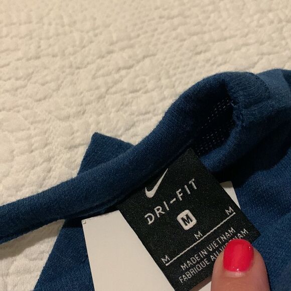 Nike yoga with open back. Size medium. NWT - Picture 5 of 8